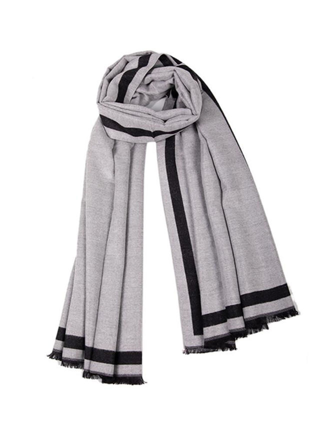 Picture of cashmere scarf light gray color and black linning