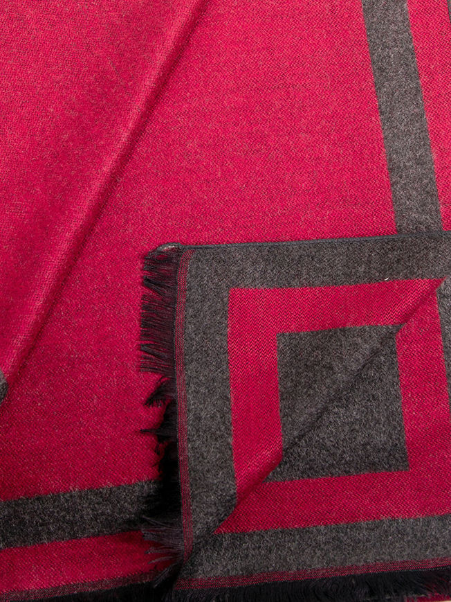 Picture of cashmere scarf maroon color and dark gray linning