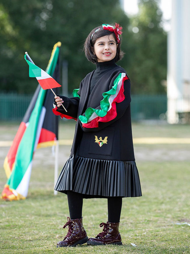 صورة Dress ruffles sleeves flag kuwait