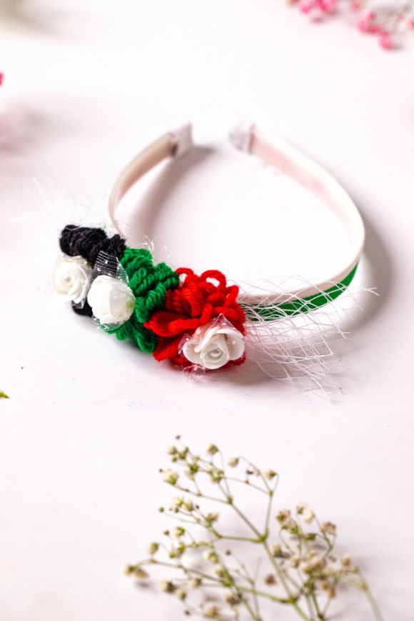 Picture of Treads with flower Kuwait headband for girls