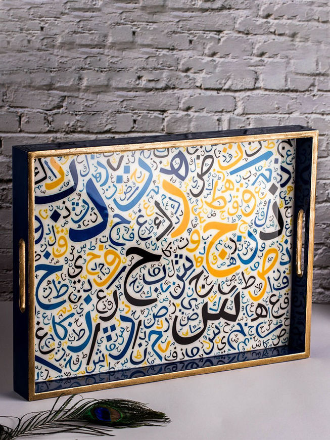 صورة صينية الأحرف العربية لون كحلي باطار ذهبي